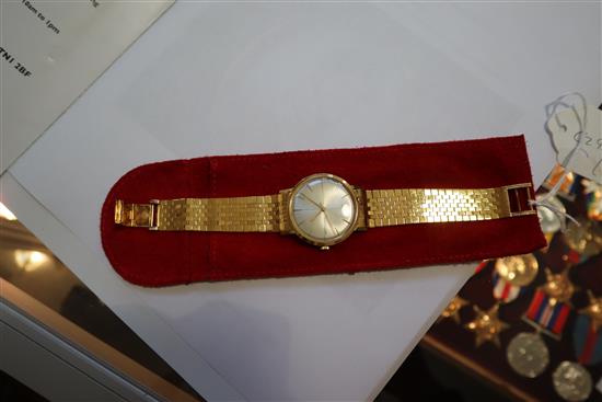 A gentlemans 1960s? 18k gold Jaeger LeCoultre manual wind dress wrist watch,